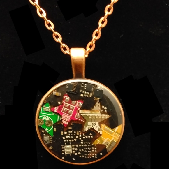 GEEK BLING - circle pendant w/ stars - Picture 2 of 3